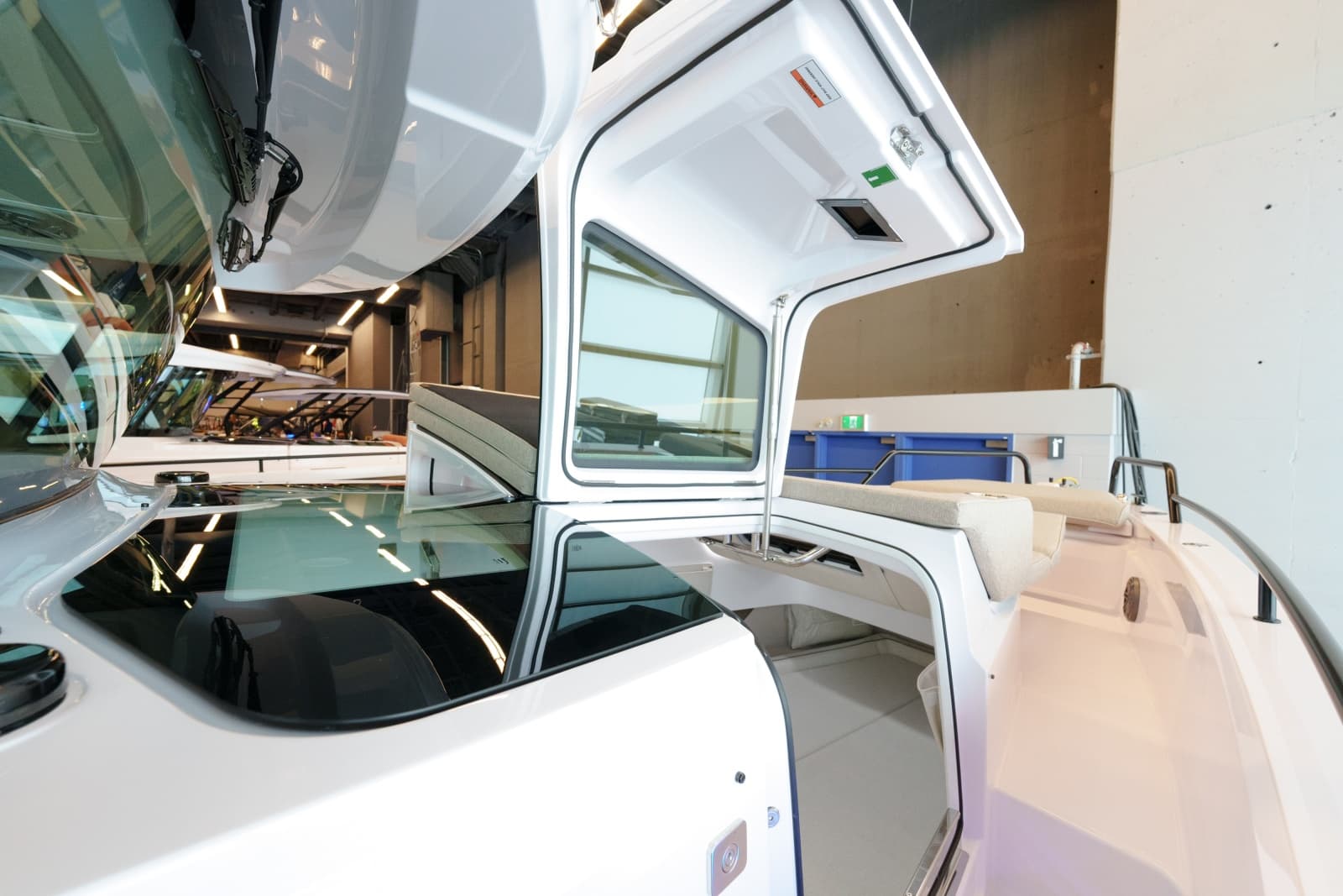2025 Axopar 37 XC Cross Cabin - Photo 20