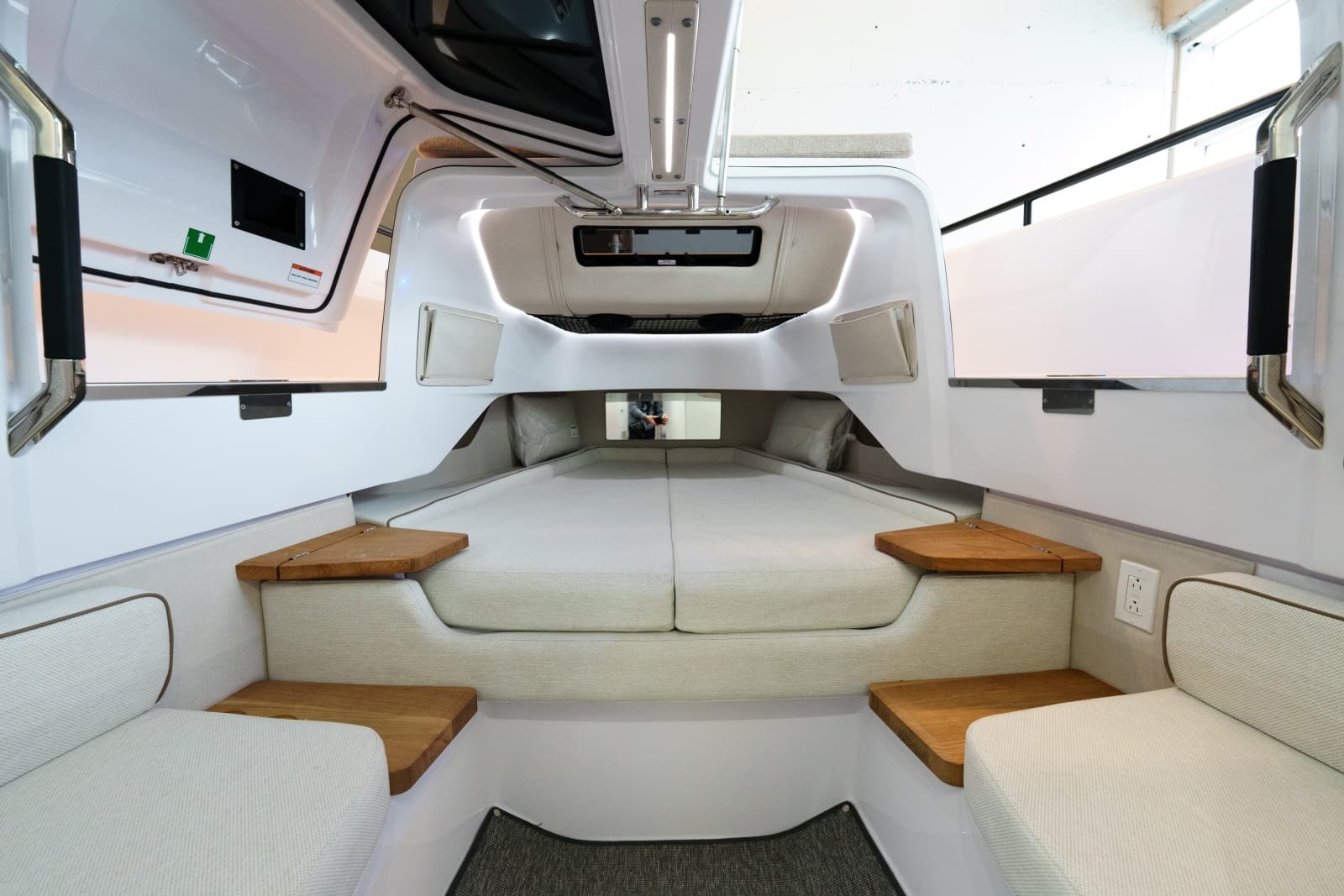 2025 Axopar 37 XC Cross Cabin - Photo 27