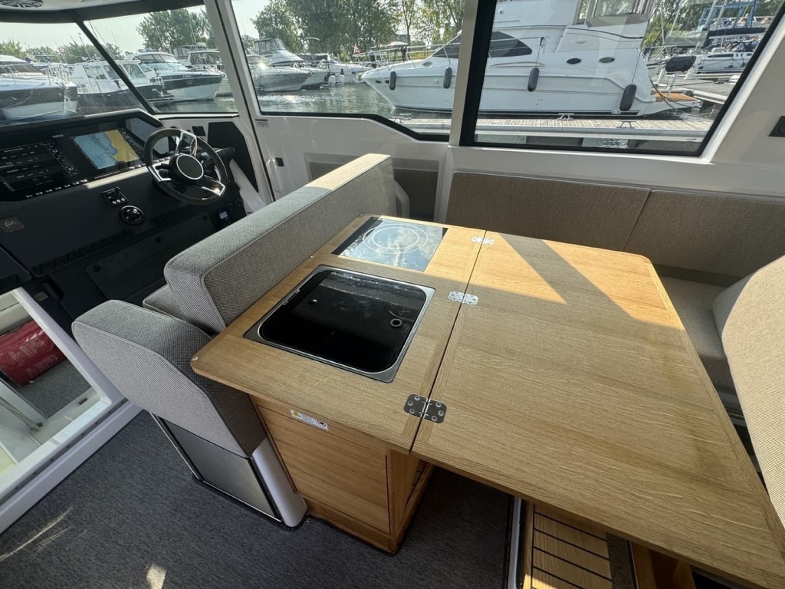 2025 Axopar 37 XC Cross Cabin - Photo 16