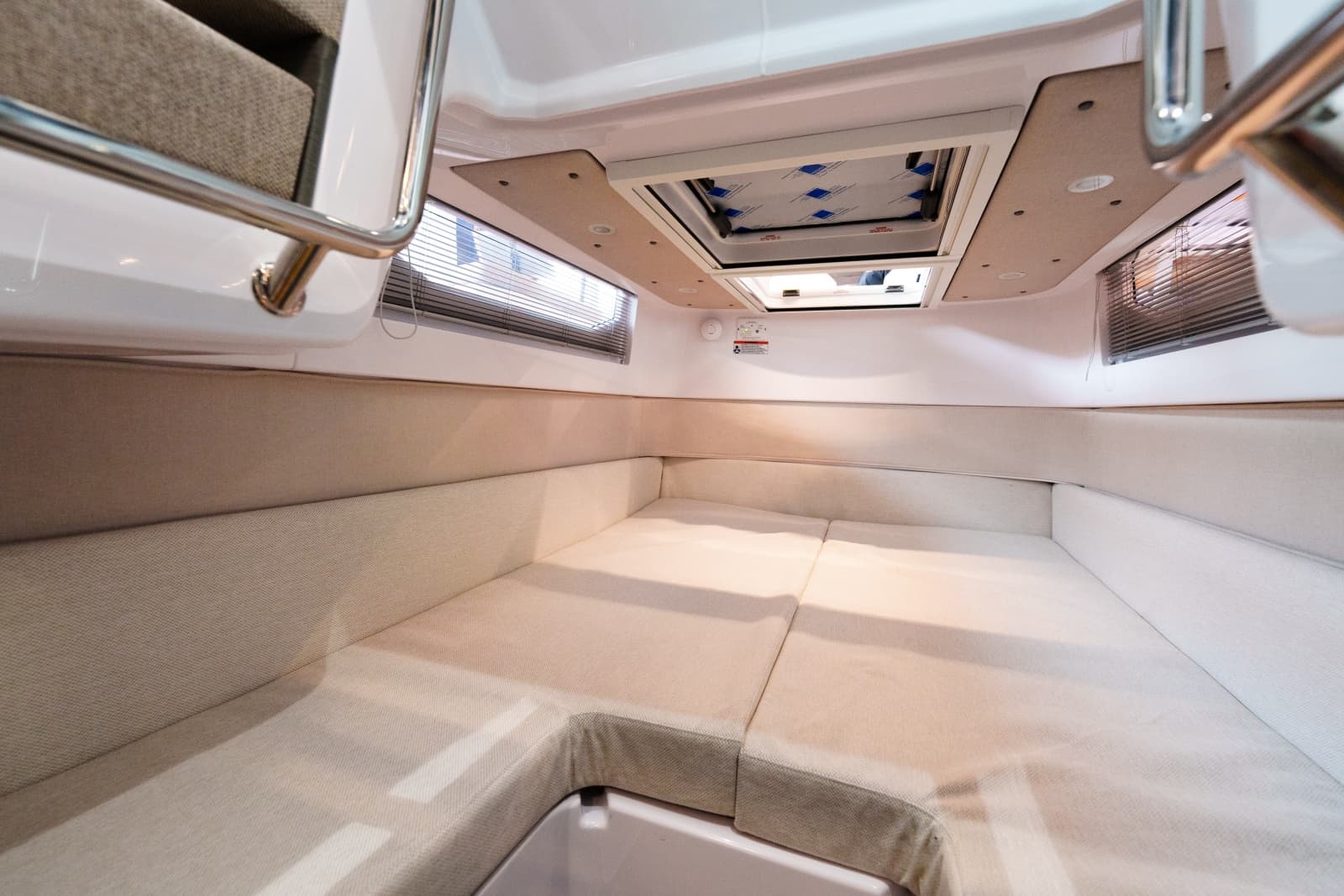 2025 Axopar 37 XC Cross Cabin - Photo 25