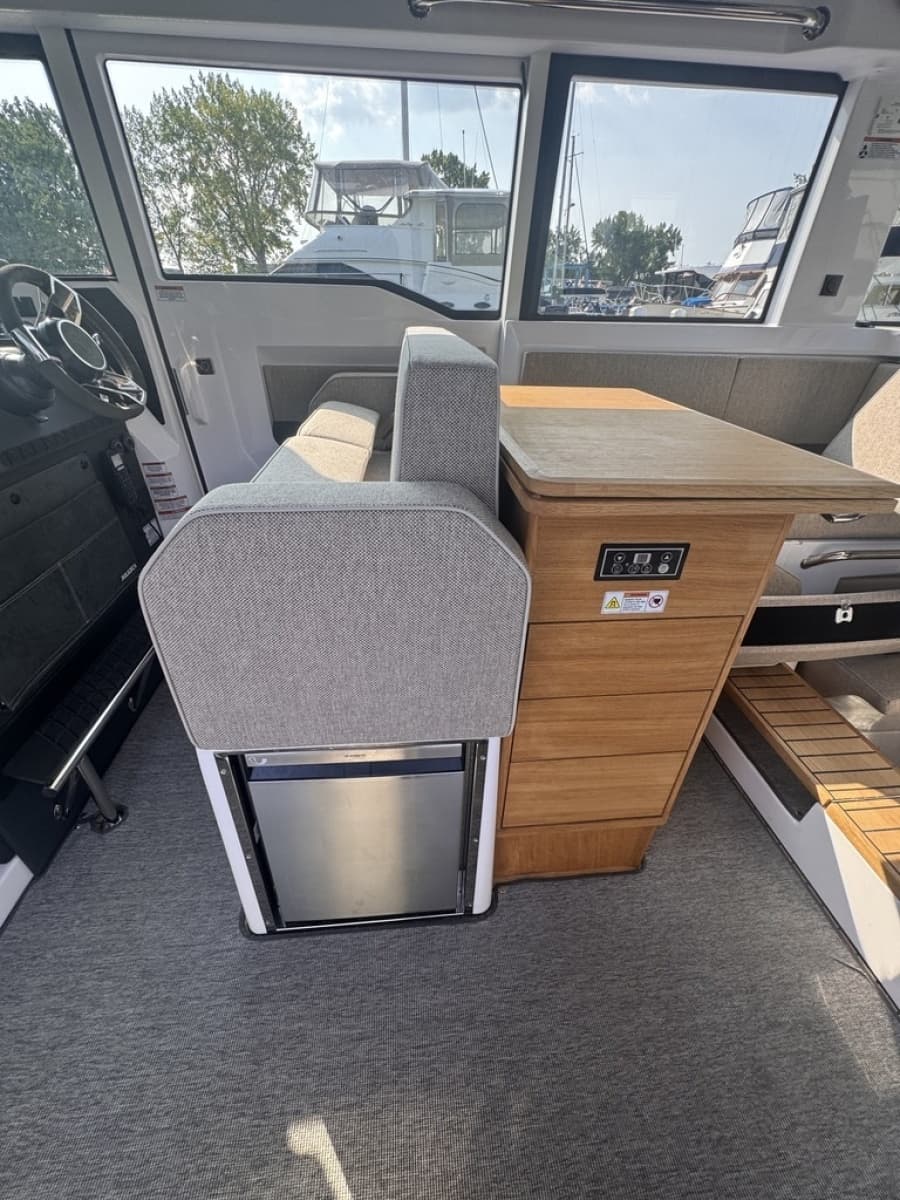 2025 Axopar 37 XC Cross Cabin - Photo 19