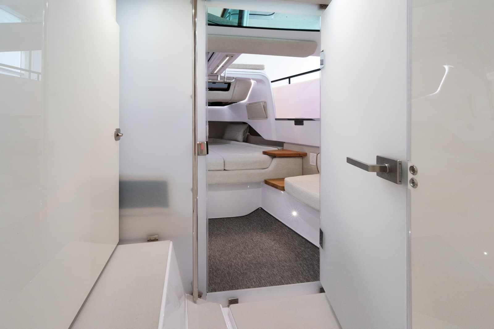 2025 Axopar 37 XC Cross Cabin - Photo 26
