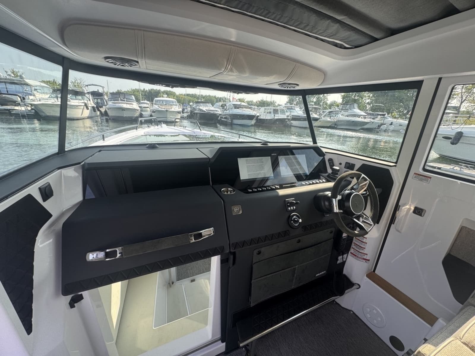 2025 Axopar 37 XC Cross Cabin - Photo 7