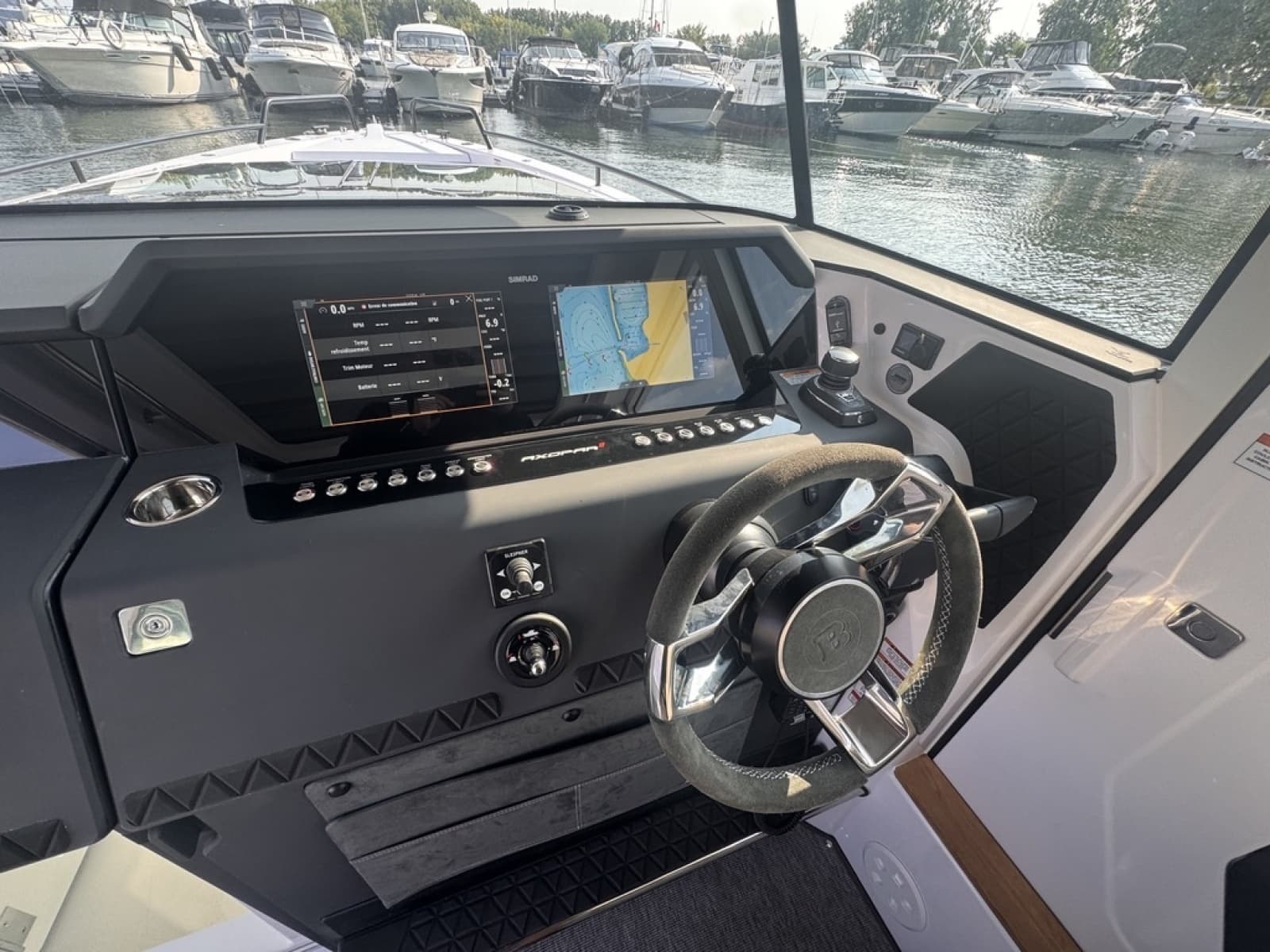 2025 Axopar 37 XC Cross Cabin - Photo 10