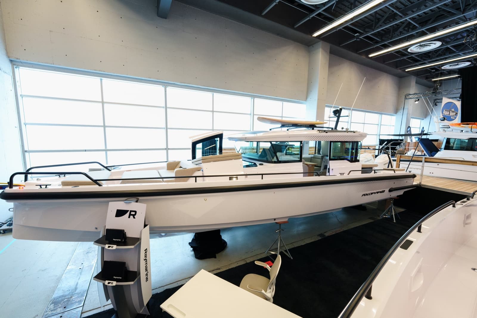 2025 Axopar 37 XC Cross Cabin - Photo 6