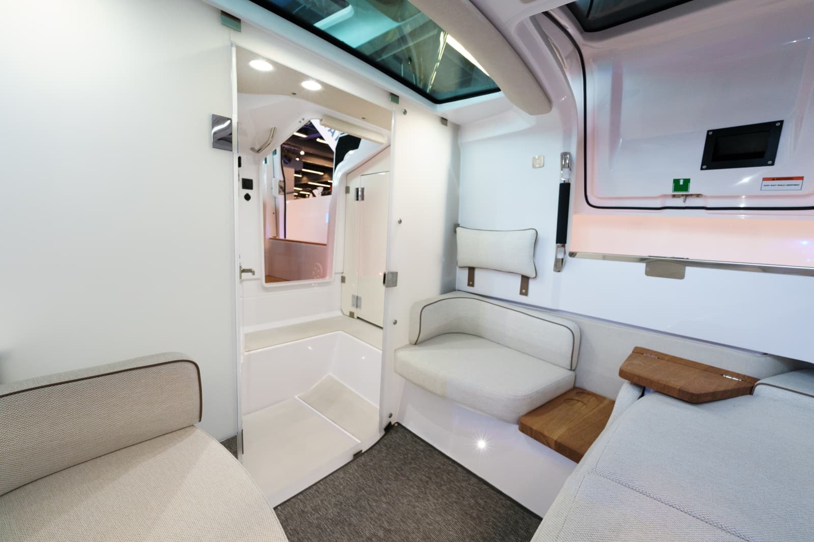 2025 Axopar 37 XC Cross Cabin - Photo 28
