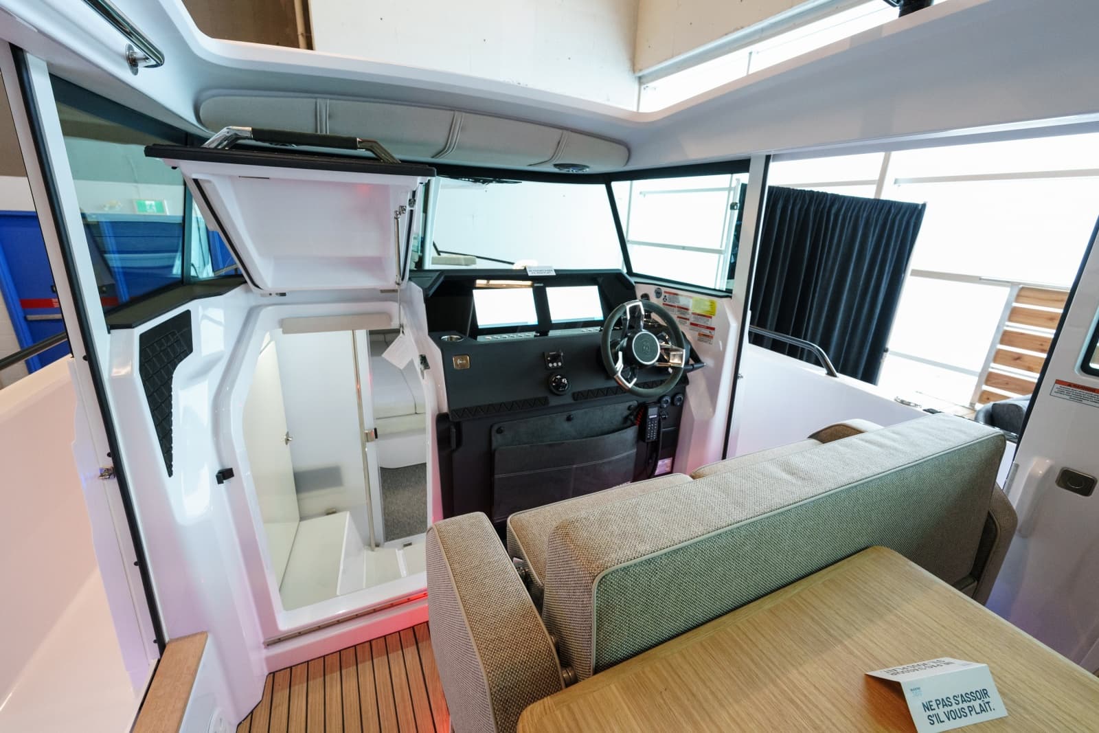 2025 Axopar 37 XC Cross Cabin - Photo 13