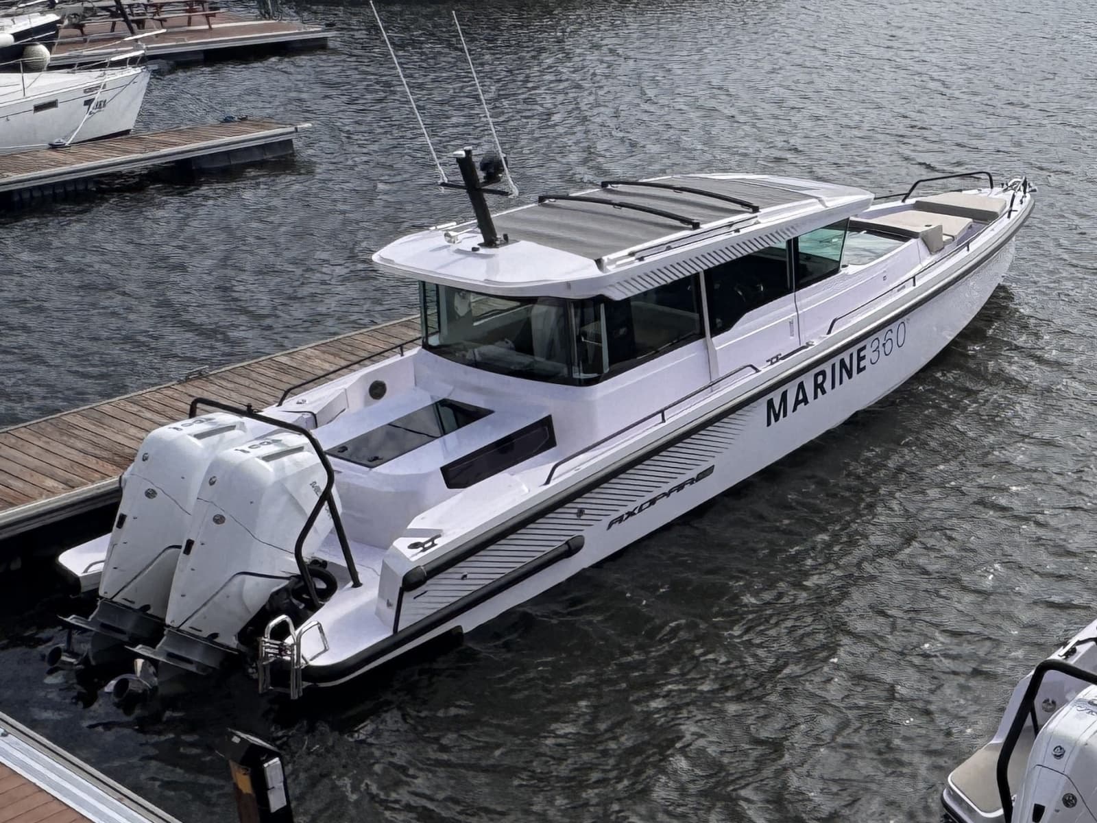 2025 Axopar 37 XC Cross Cabin - Photo 2