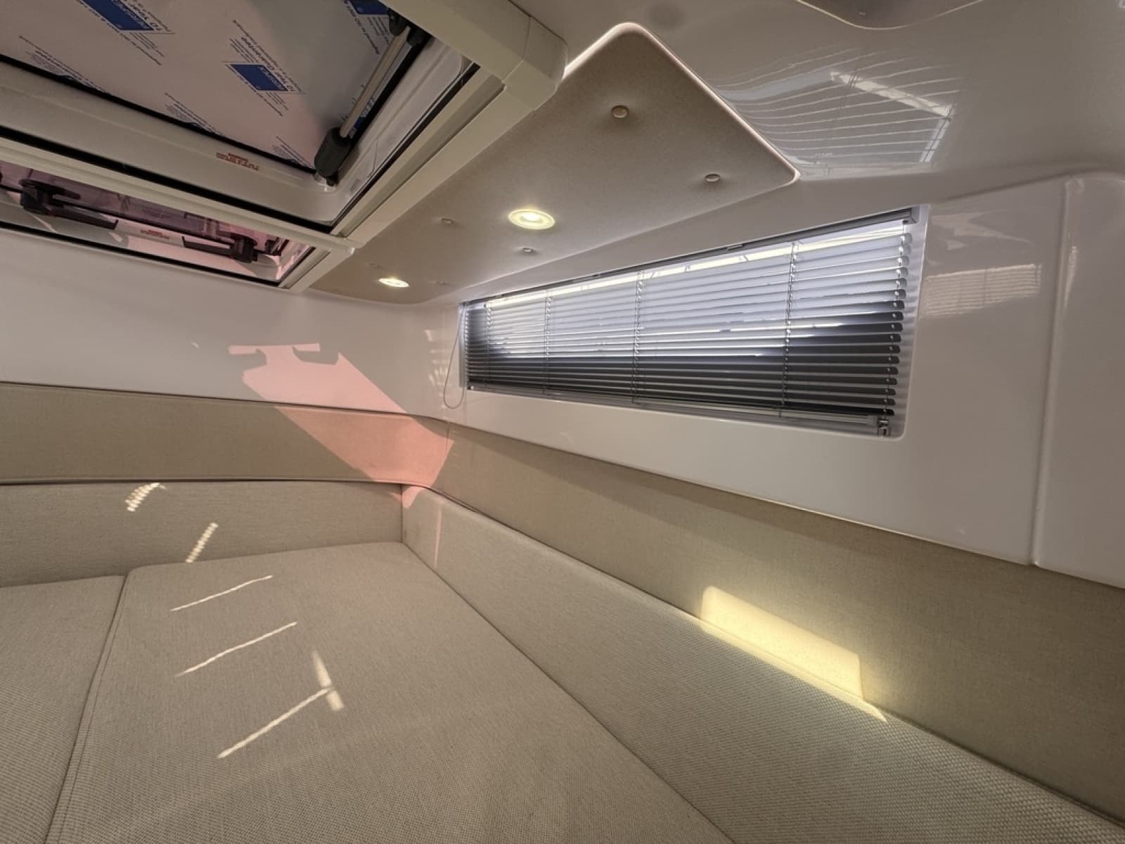 2025 Axopar 37 XC Cross Cabin - Photo 22