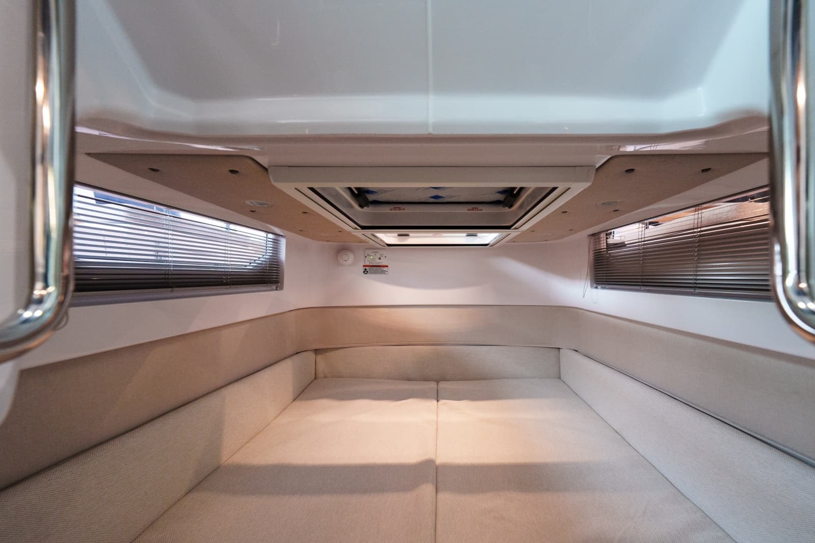 2025 Axopar 37 XC Cross Cabin - Photo 21
