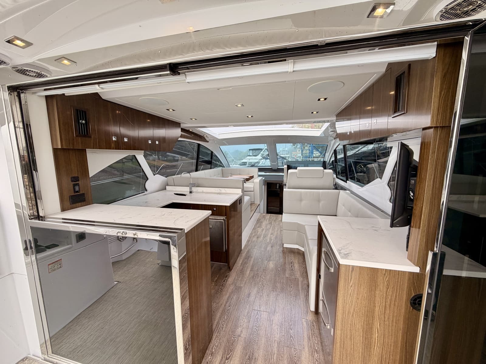2023 Cruisers Yachts 50 Cantius - Photo 7