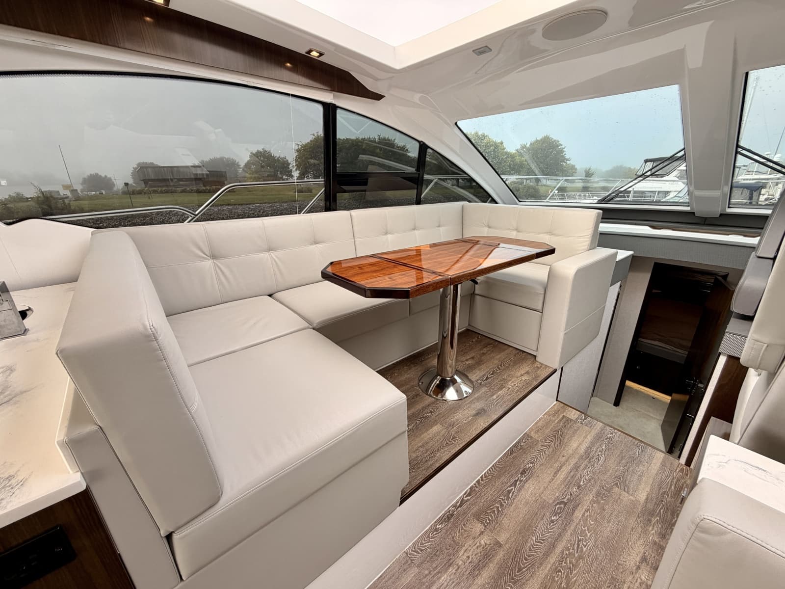 2023 Cruisers Yachts 50 Cantius - Photo 13