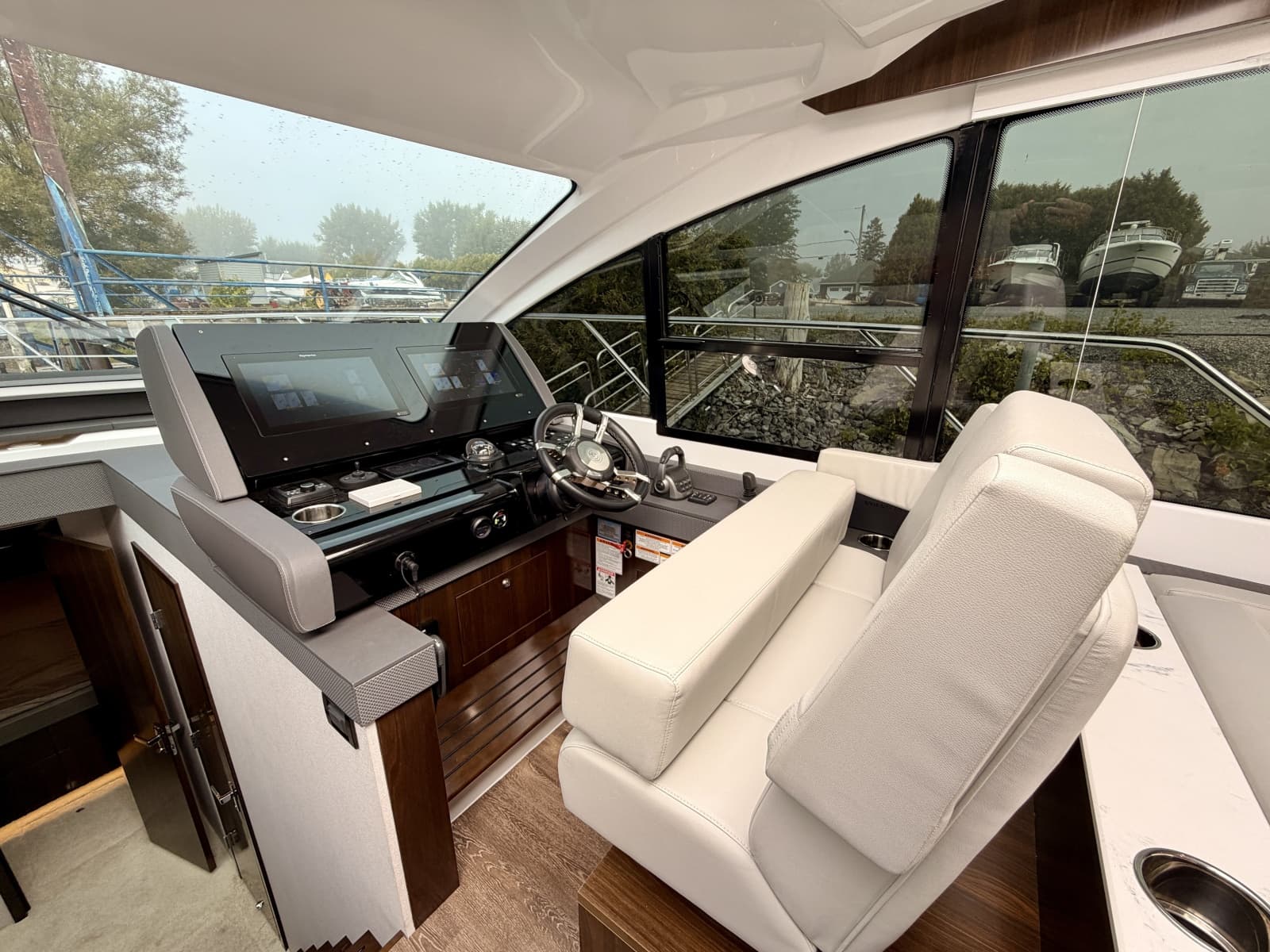 2023 Cruisers Yachts 50 Cantius - Photo 16