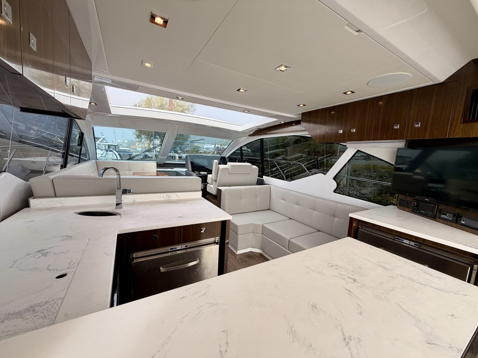 2023 Cruisers Yachts 50 Cantius - Photo 11