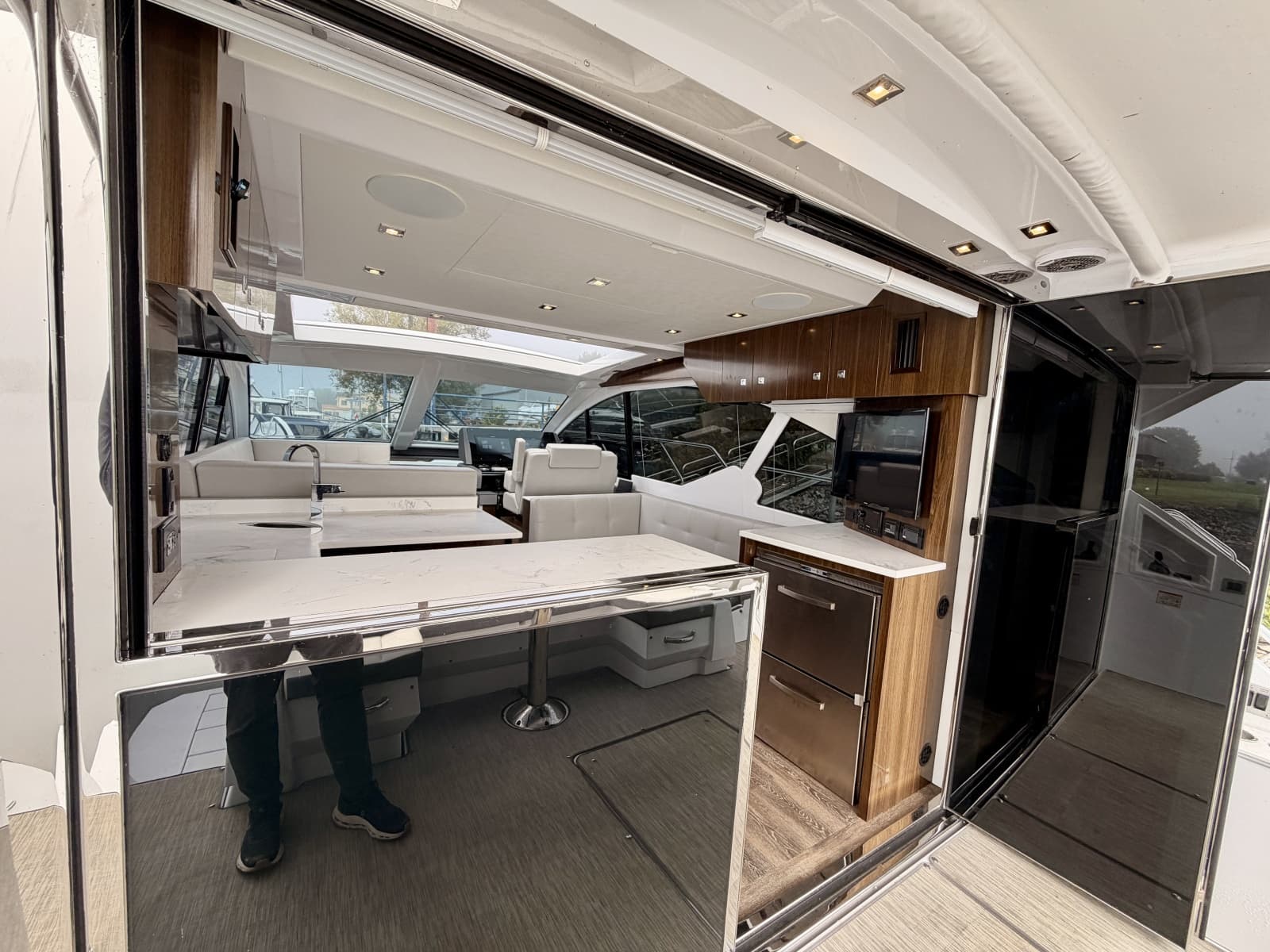 2023 Cruisers Yachts 50 Cantius - Photo 8