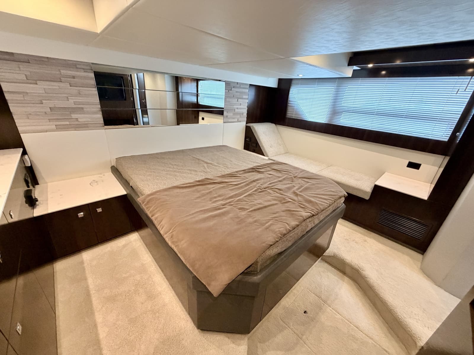 2023 Cruisers Yachts 50 Cantius - Photo 20