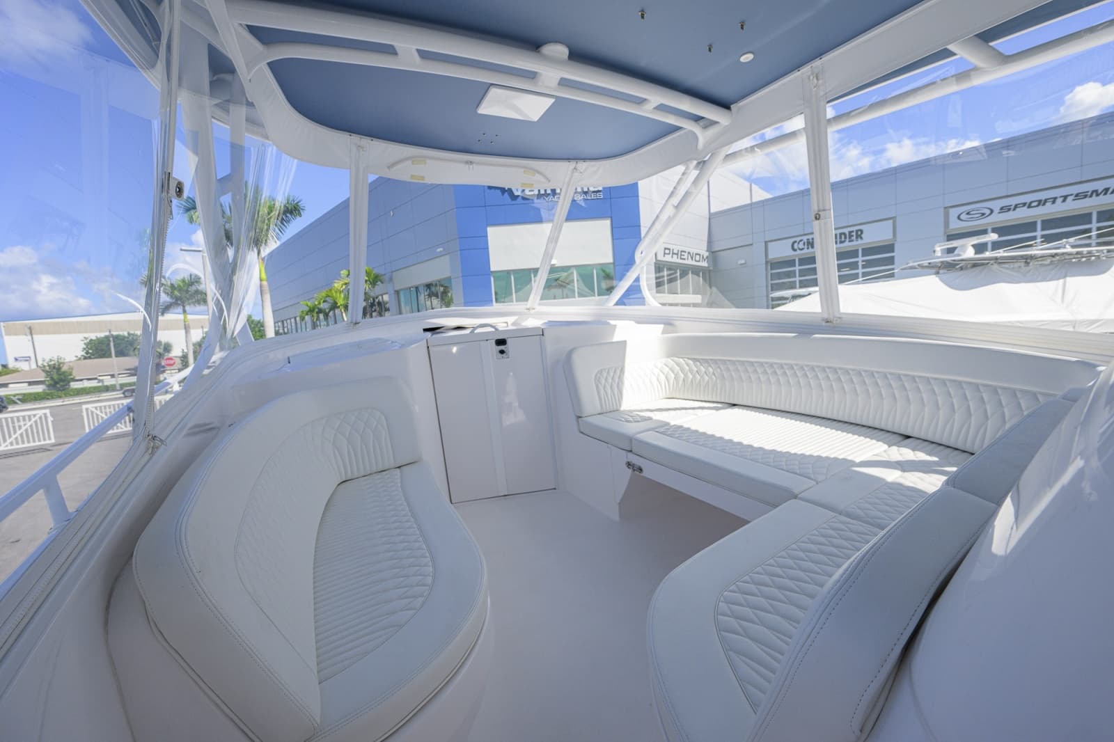 2022 Intrepid 409 Valor - Photo 4