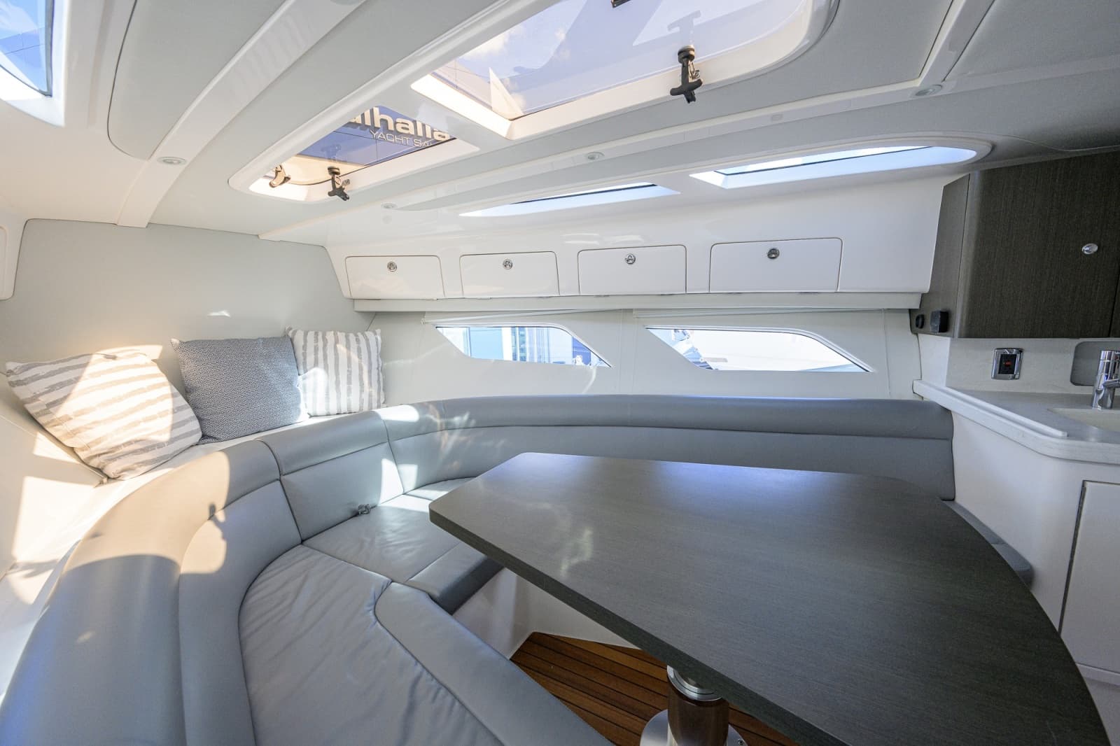 2022 Intrepid 409 Valor - Photo 18