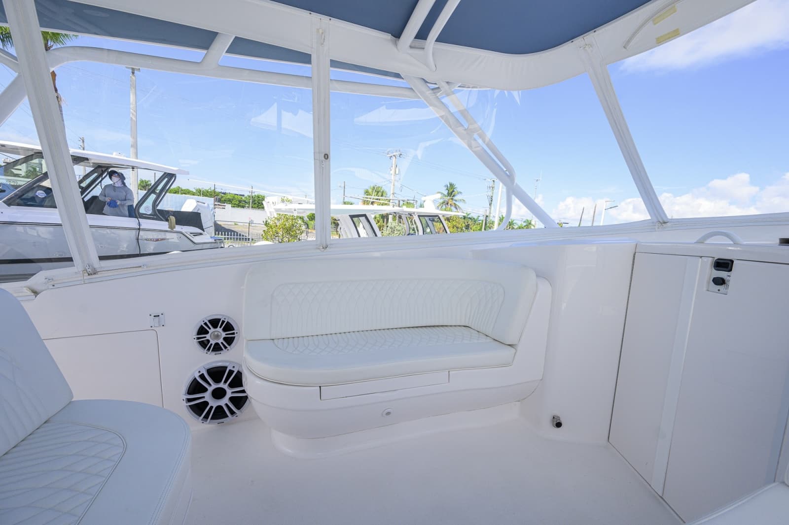 2022 Intrepid 409 Valor - Photo 11
