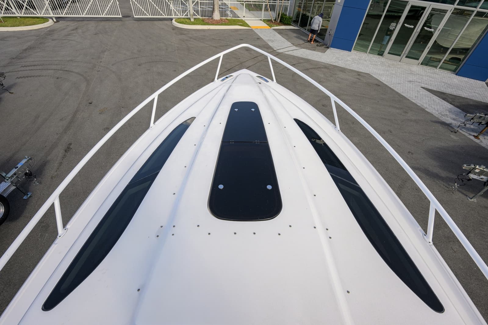 2022 Intrepid 409 Valor - Photo 23