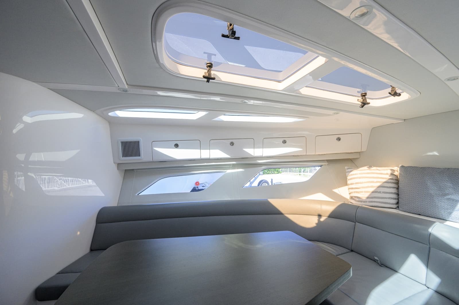 2022 Intrepid 409 Valor - Photo 20