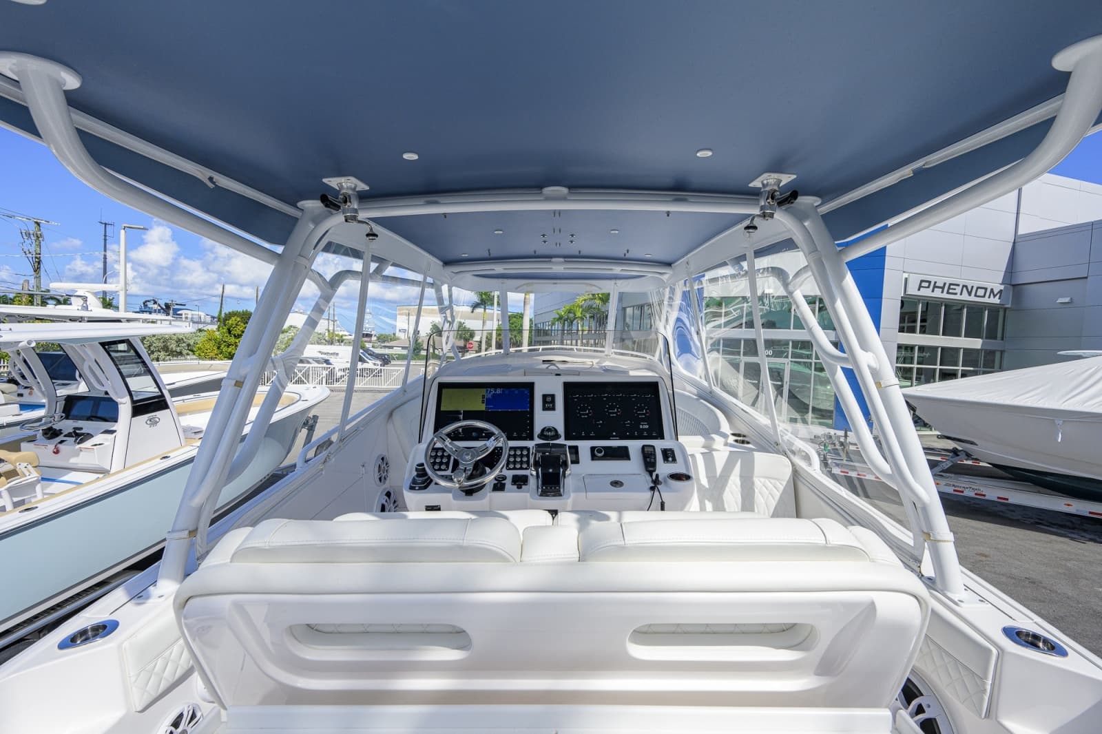 2022 Intrepid 409 Valor - Photo 2