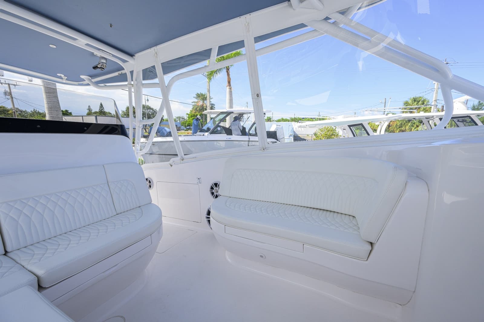 2022 Intrepid 409 Valor - Photo 10