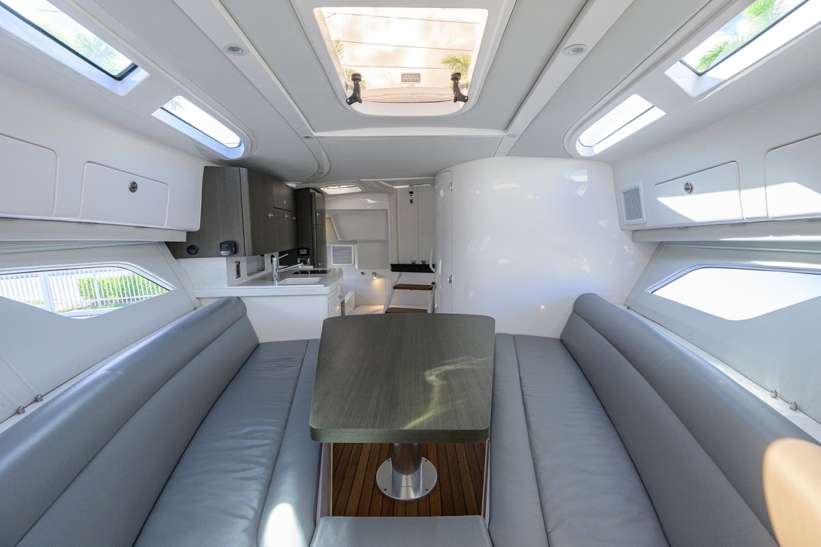 2022 Intrepid 409 Valor - Photo 19