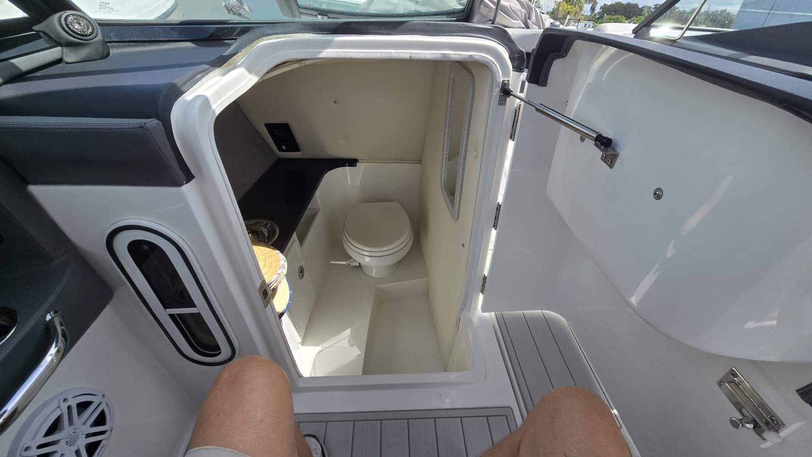 2023 Cobalt 30SC - Photo 8