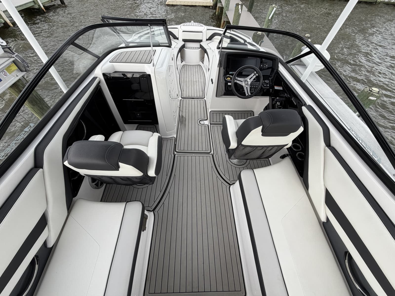 2020 Yamaha Boats 242 Limited S E-Series - Photo 6