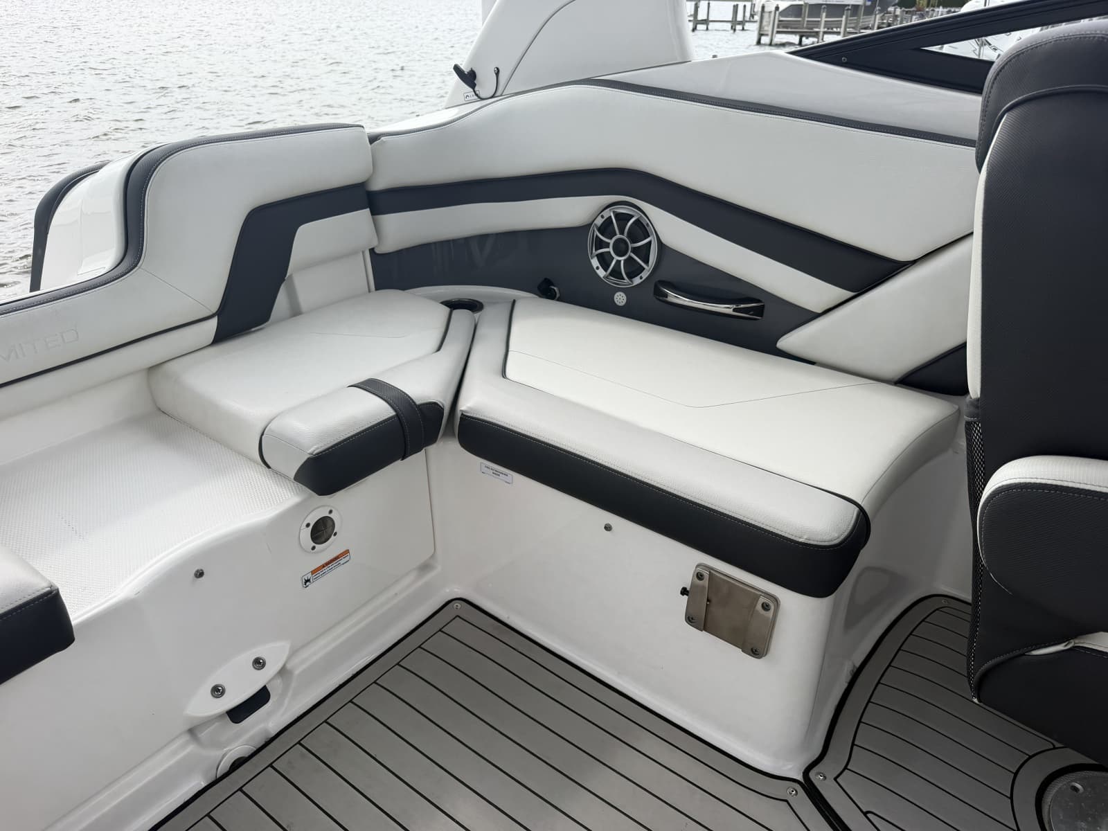 2020 Yamaha Boats 242 Limited S E-Series - Photo 18