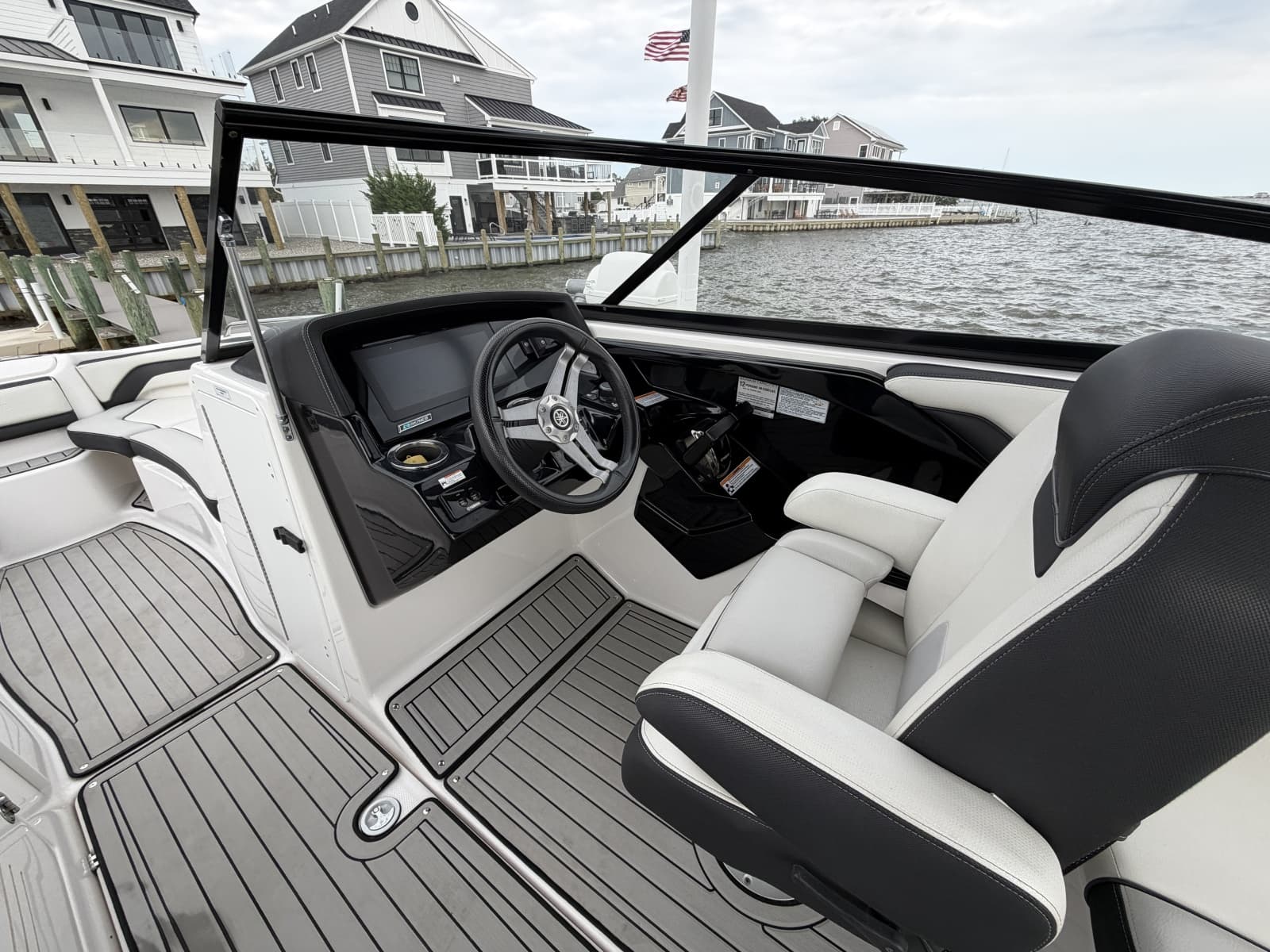 2020 Yamaha Boats 242 Limited S E-Series - Photo 9