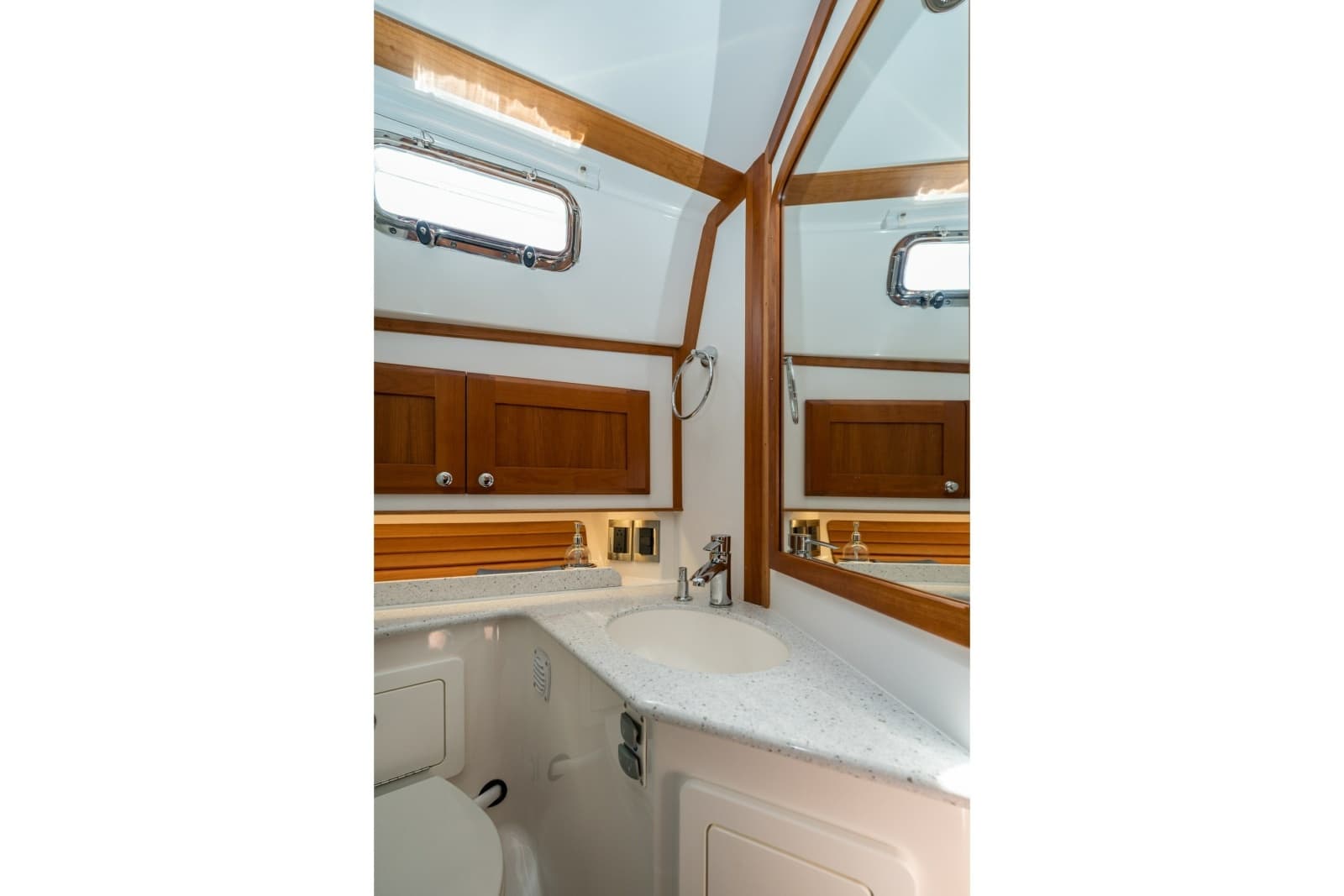 2021 Sabre 48 Salon Express - Photo 30