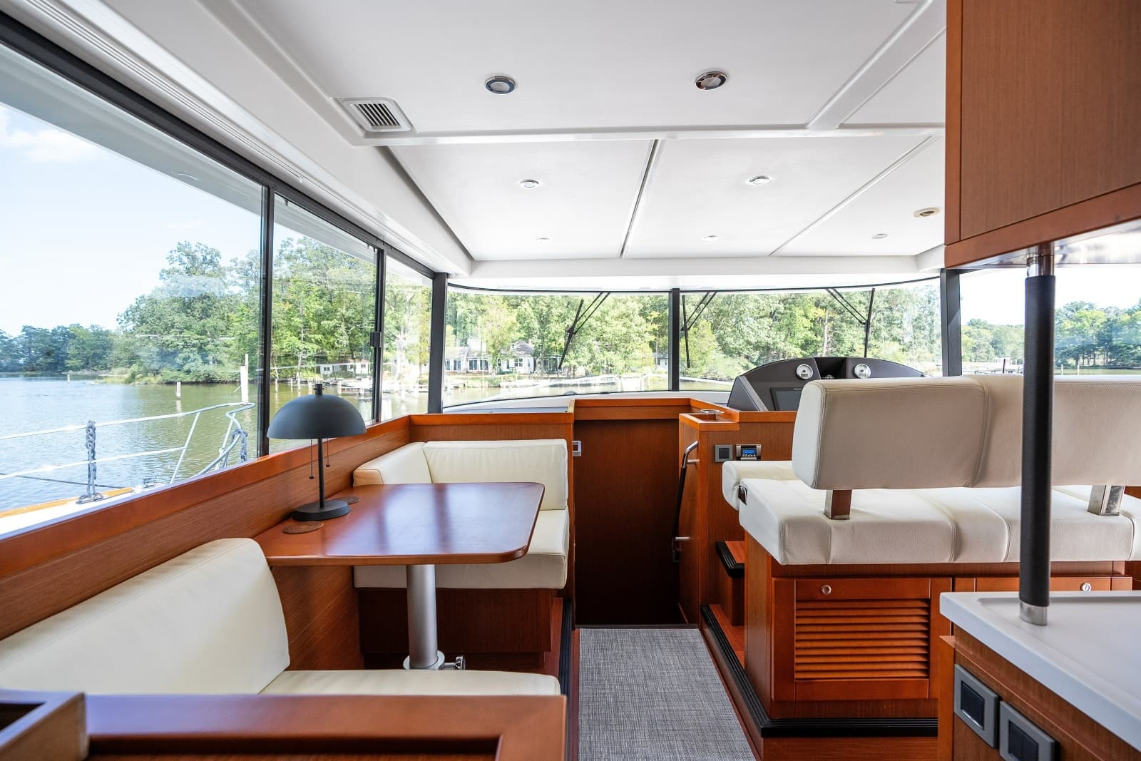 2020 Beneteau Swift Trawler 50 - Photo 2