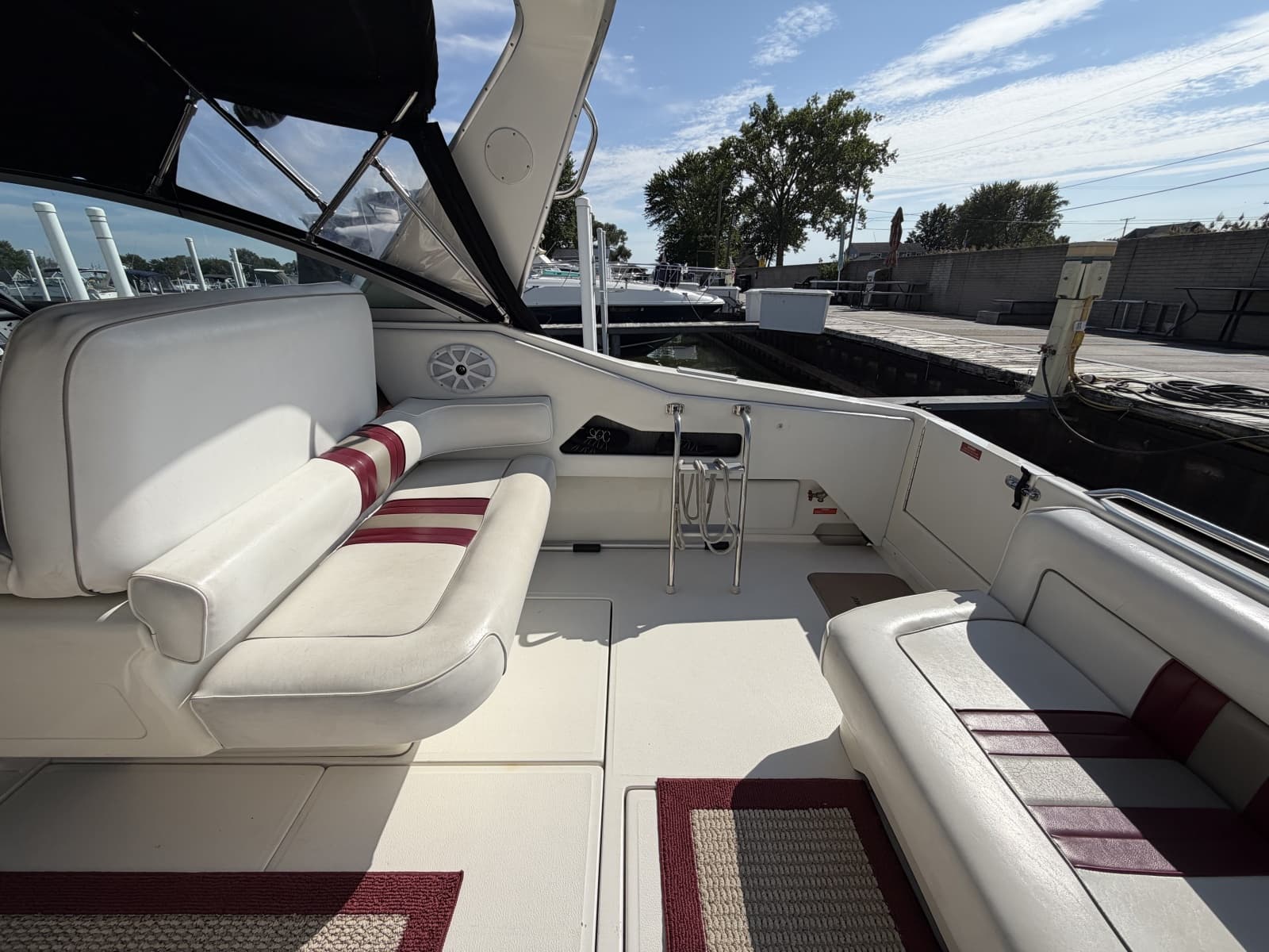 1993 Sea Ray 370 Express Cruiser - Photo 14