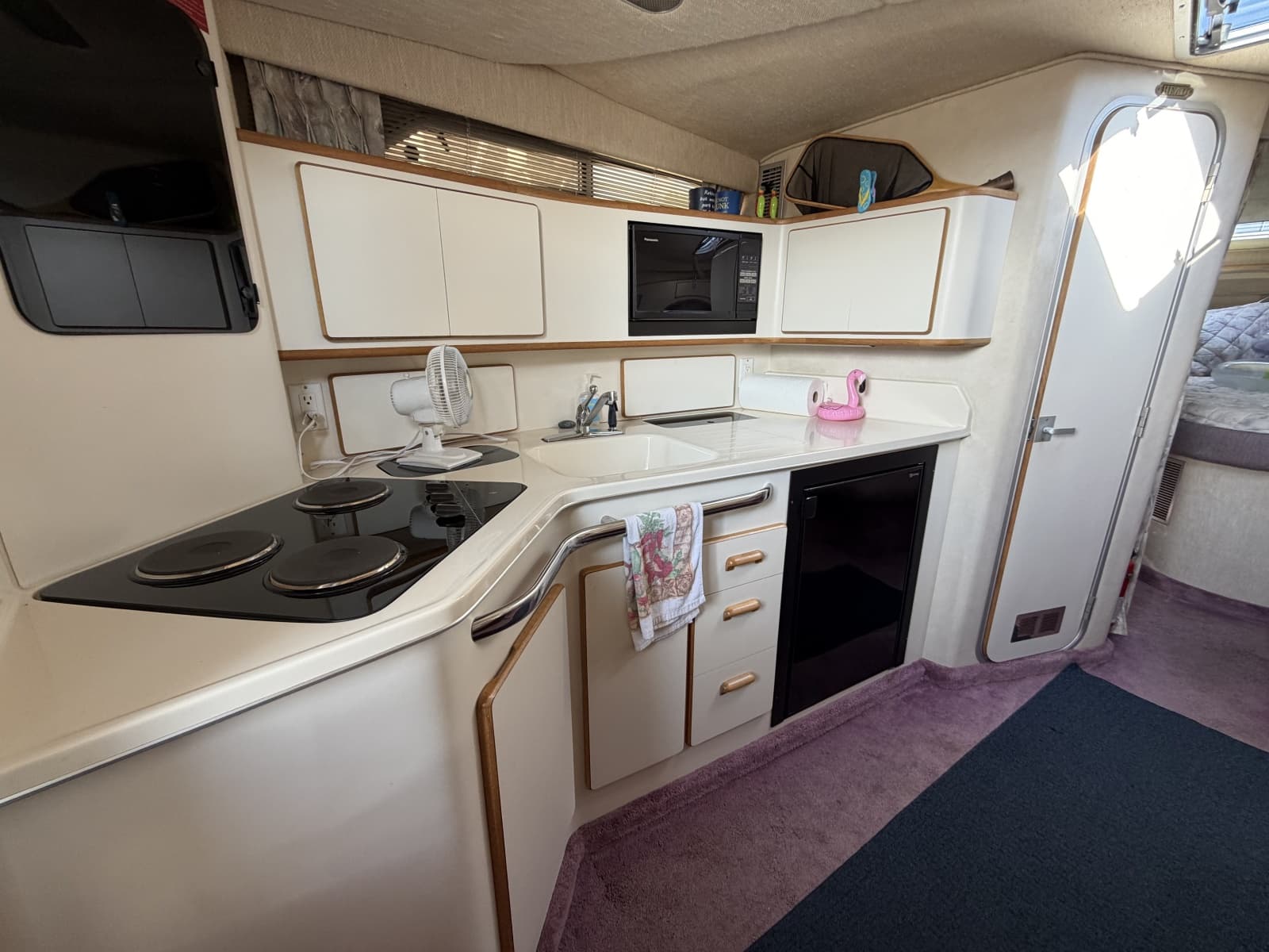 1993 Sea Ray 370 Express Cruiser - Photo 32