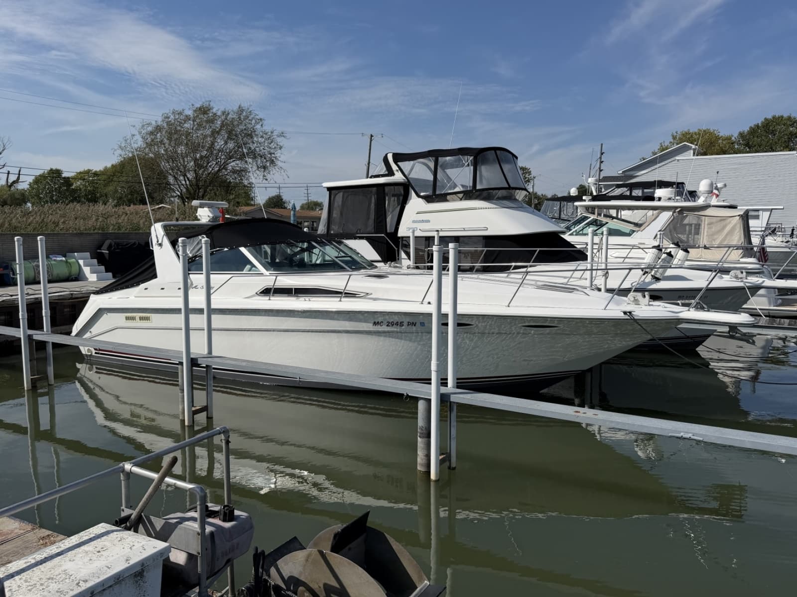 1993 Sea Ray 370 Express Cruiser - Photo 2