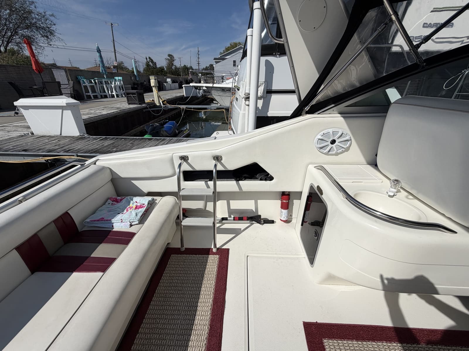1993 Sea Ray 370 Express Cruiser - Photo 13