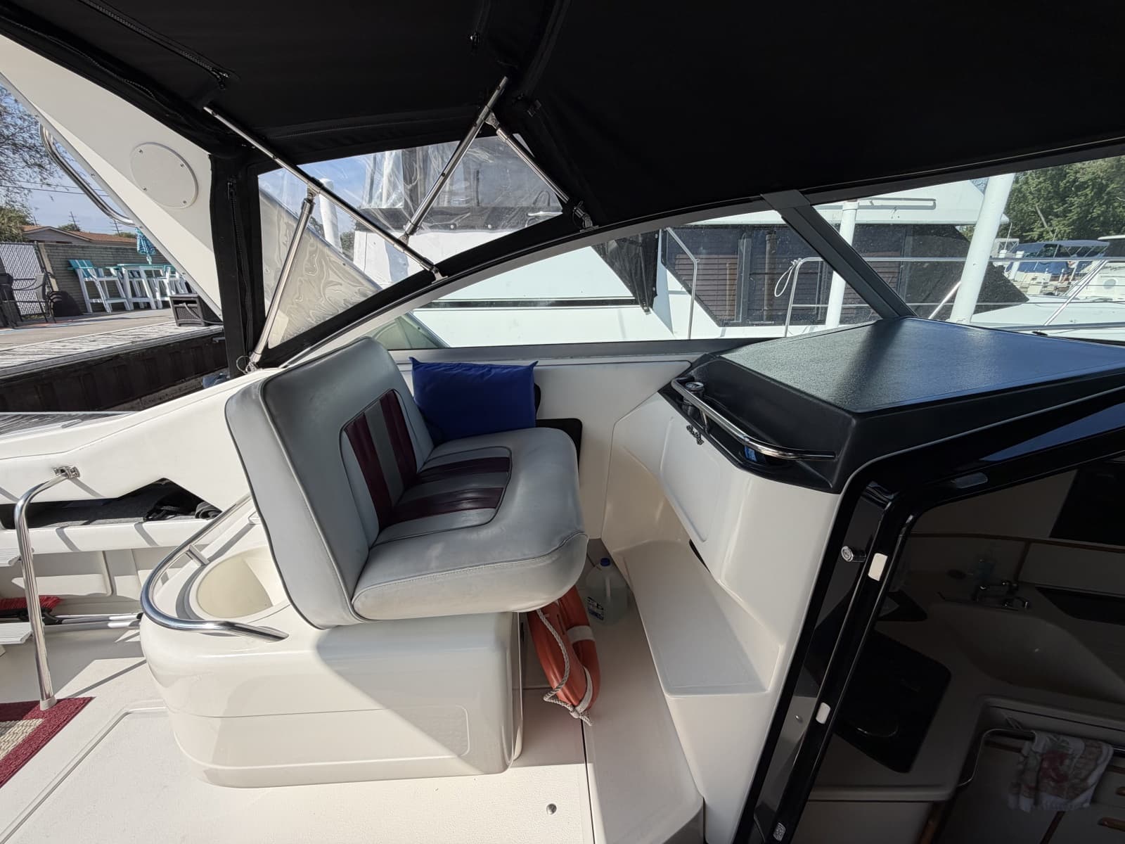 1993 Sea Ray 370 Express Cruiser - Photo 15