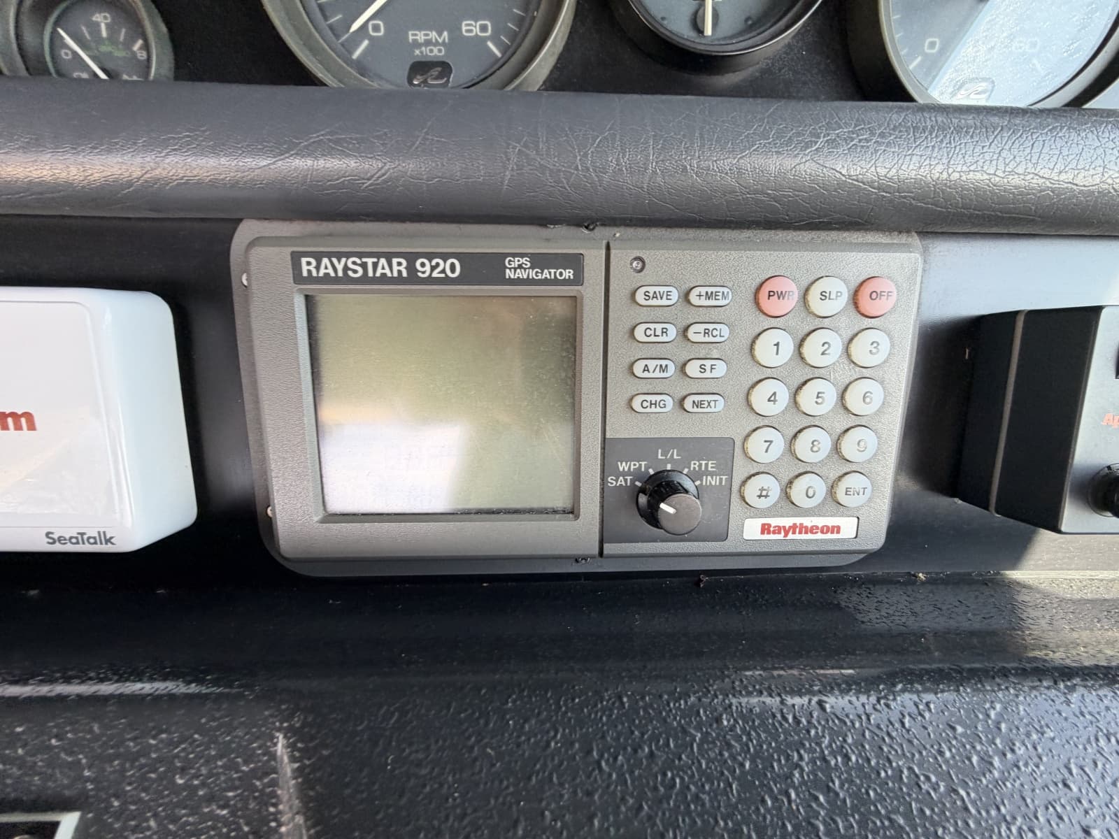 1993 Sea Ray 370 Express Cruiser - Photo 25