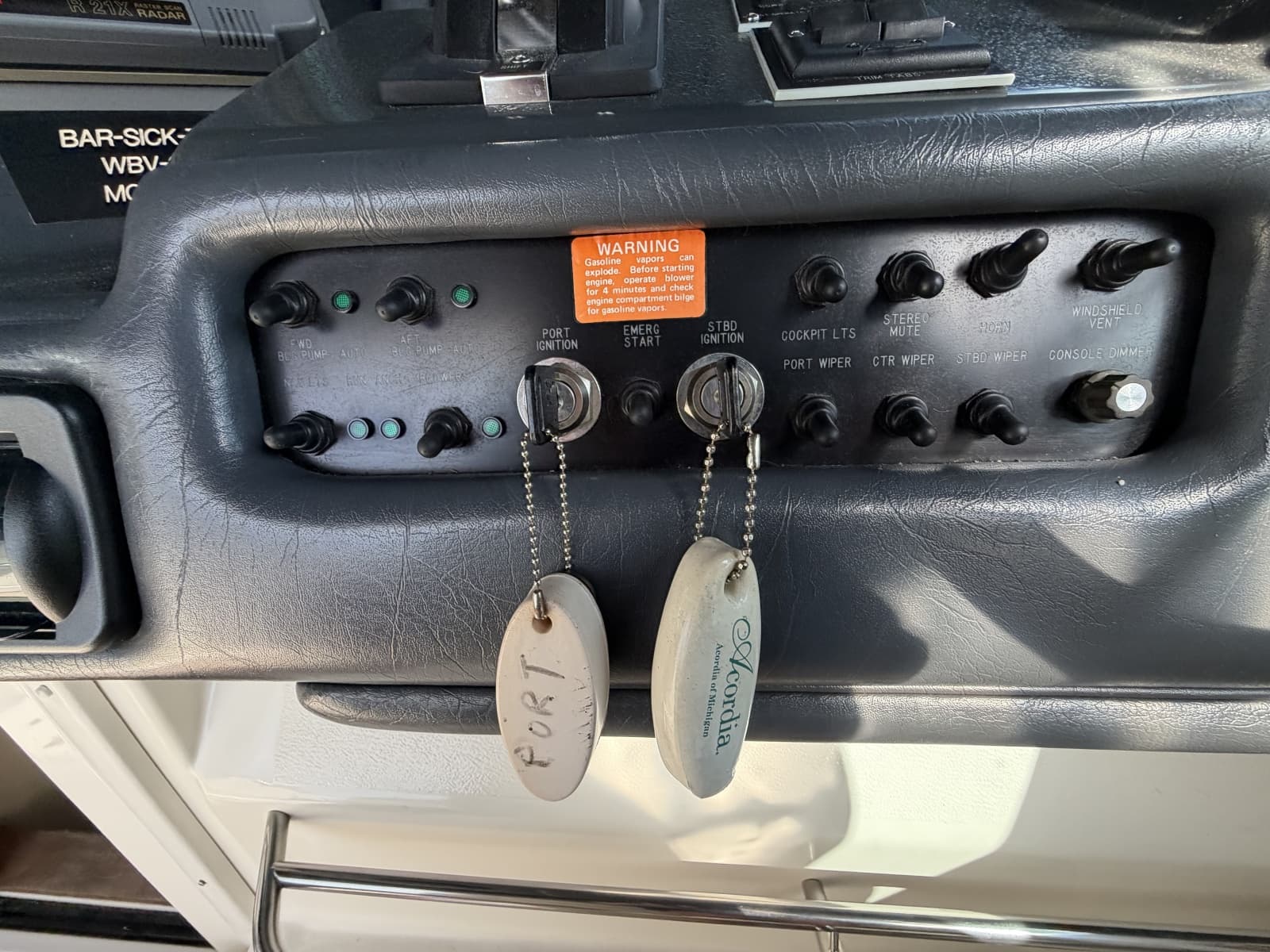1993 Sea Ray 370 Express Cruiser - Photo 26