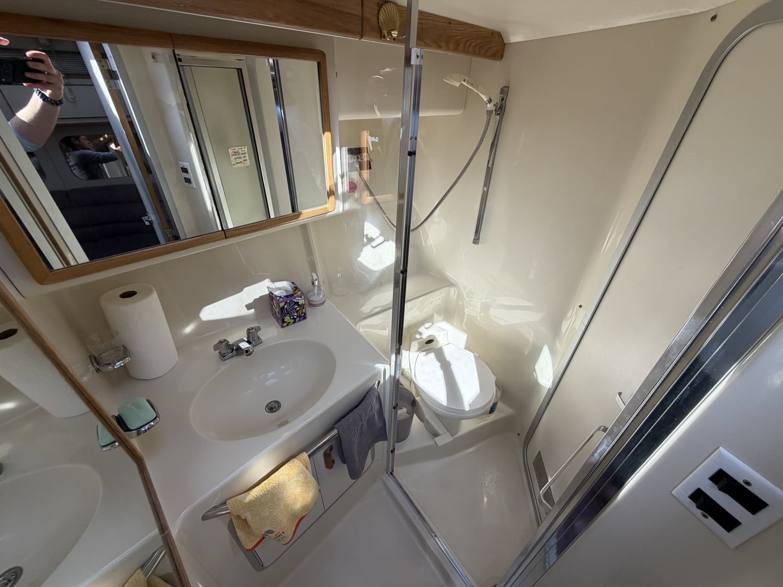 1993 Sea Ray 370 Express Cruiser - Photo 35