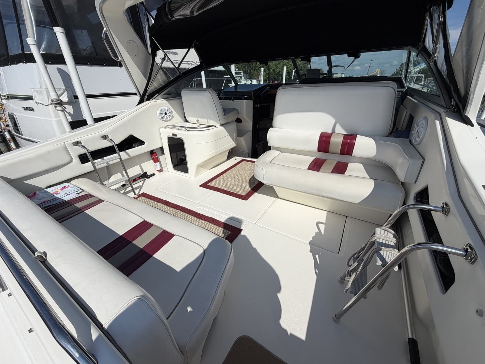 1993 Sea Ray 370 Express Cruiser - Photo 11