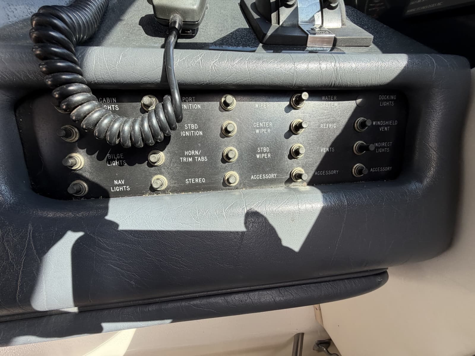 1993 Sea Ray 370 Express Cruiser - Photo 27