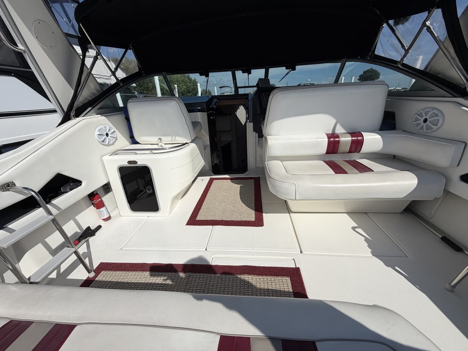 1993 Sea Ray 370 Express Cruiser - Photo 10