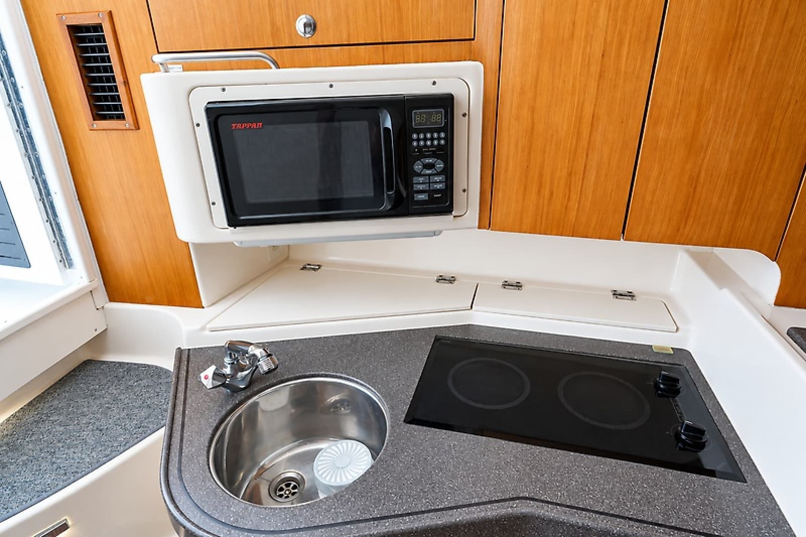 2006 Grady-White Express 330 - Photo 22