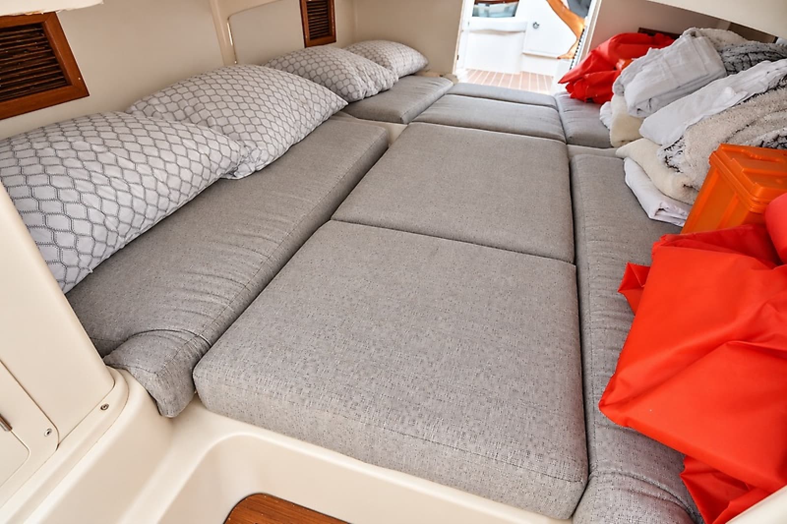 2006 Grady-White Express 330 - Photo 25