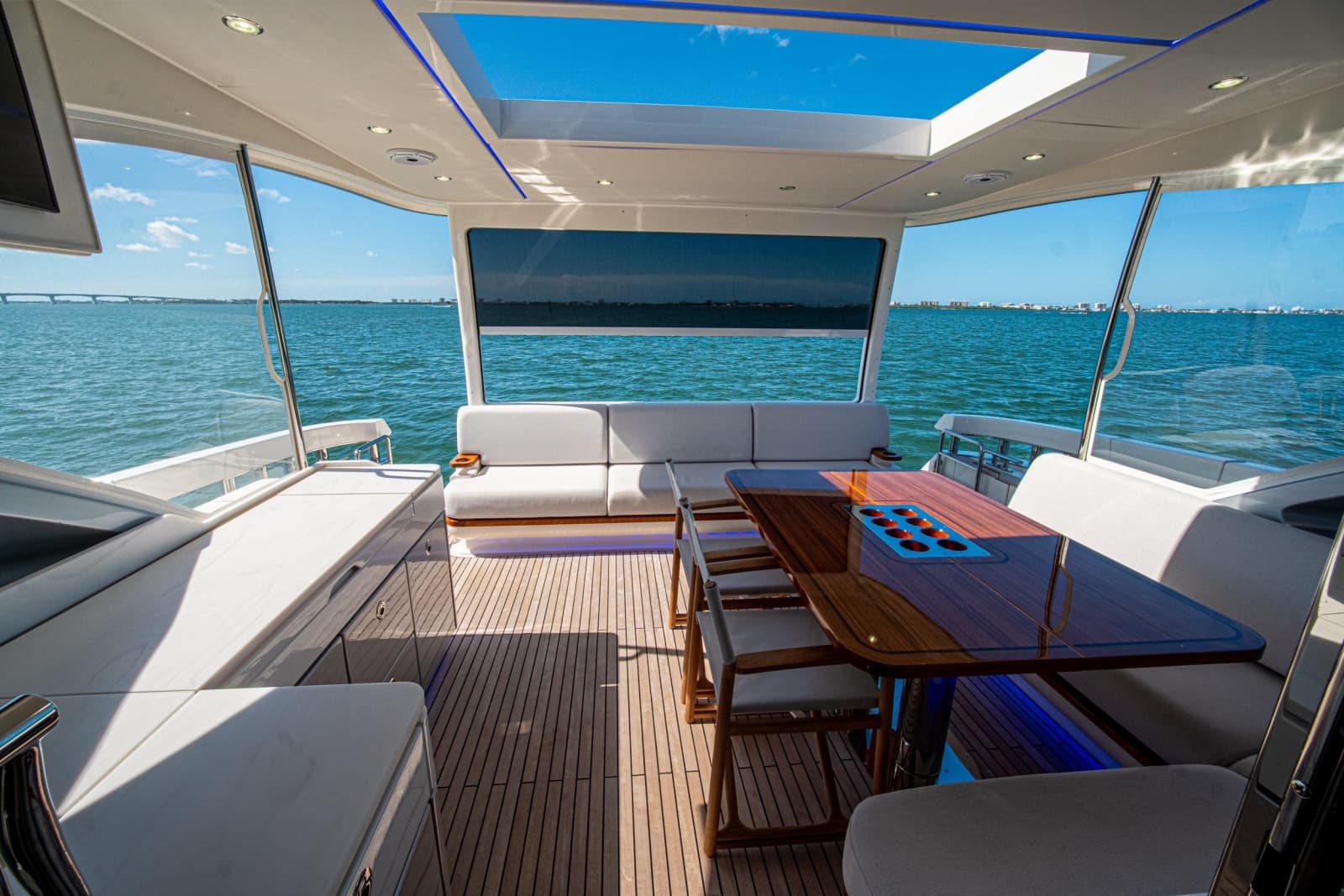2025 Riviera 6800 Sport Yacht Platinum Edition - Photo 63