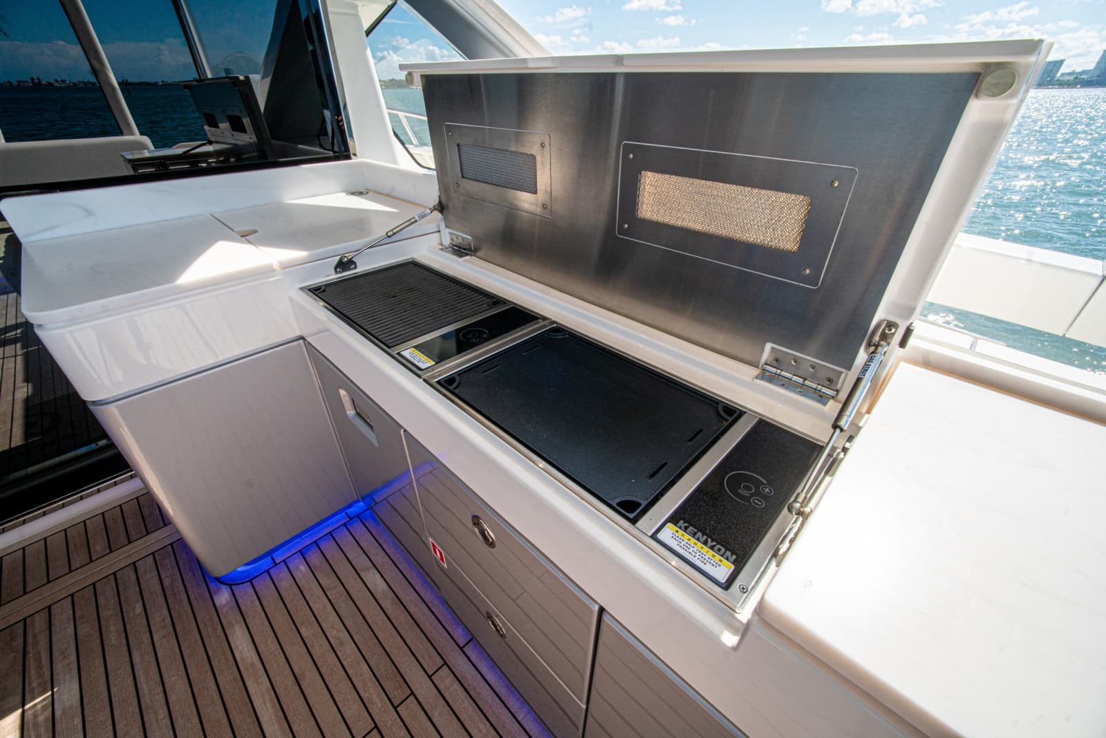 2025 Riviera 6800 Sport Yacht Platinum Edition - Photo 49