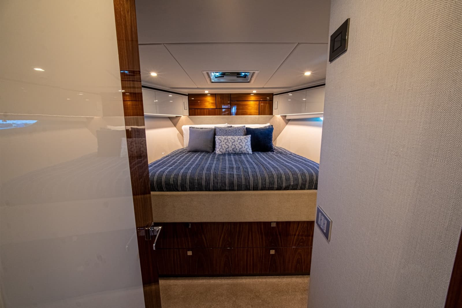 2025 Riviera 6800 Sport Yacht Platinum Edition - Photo 87